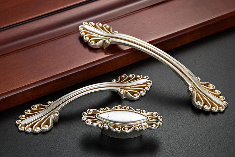 Связь со стилем мебели – первое, на что нужно смотреть