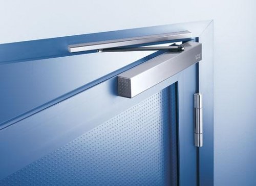 Почему раньше такой злой был? Это потому что у меня доводчиков не было