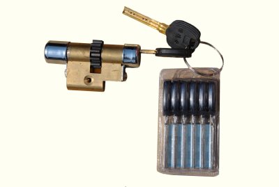 На картинке «Механизм цилиндровый МЦ"Baodean-лесенка шестерёнка" 86мм(39х47) 7 перфоключей (2+5) латунь (11зубьев»