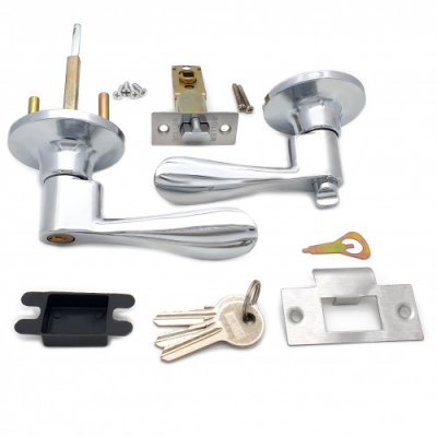 На картинке «Ручка-защелка нажимная межкомнатная ЗВ3-01 SOLLER хром с ключом и фиксатором»