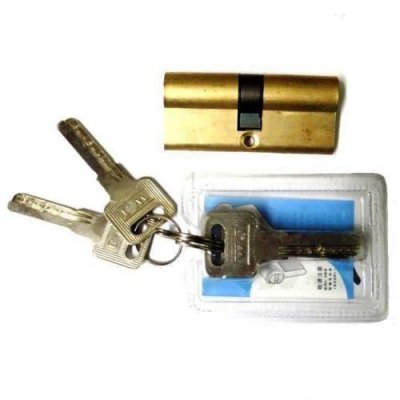 На картинке «Механизм цилиндровый "Центрованный" 65мм(32,5х32,5х10мм) перекодируемый, 2+ 5 ключей, латунь»