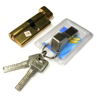 На картинке «Механизм цилиндровый "ЕвродверьВертушка1"  70мм(40х30) перекодируемый, 2+6 ключей, латунь»