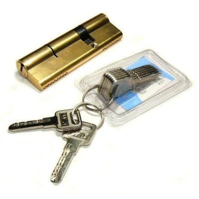 На картинке «Механизм цилиндровый "Евродверь1"  75мм(32,5х42,5) перекодируемый, 2+5 ключей, латунь»