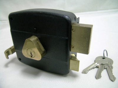 На картинке «Замок накладной ЗН"Fuaro 5005B" (под Kale 157) 3 ключа, черный »