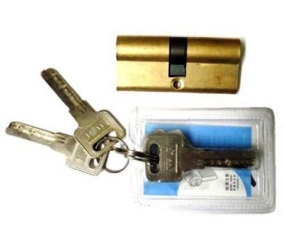 На картинке «Механизм цилиндровый "Центрованный" 60мм(30х30х10мм) перекодируемый, 2+ 5 ключей, латунь»