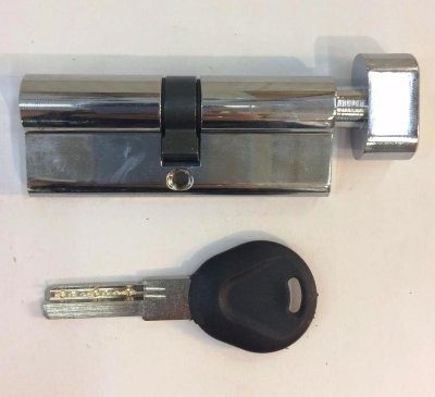 На картинке «Механизм цилиндровый "ФеррумВертушка"  90мм(45х45) 5 перфоключей, хром (CP)»