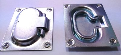 На картинке «Ручка для погреба скрытая 100х80 мм, ЦР цинк радужный (М-К)»