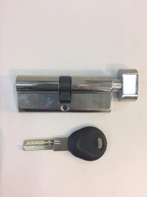 На картинке «Механизм цилиндровый"Евровертушка" 65мм (30х35х12мм) 4 ключа, ключ-вертушка, хром (CP)»