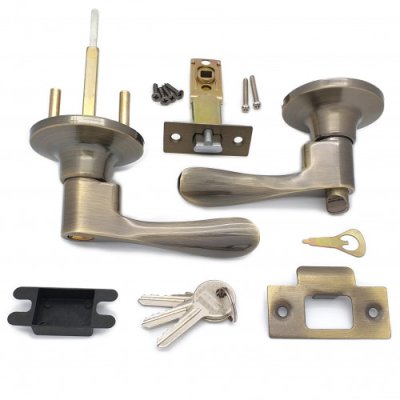 На картинке «Ручка-защелка нажимная межкомнатная ЗВ3-01 SOLLER бронза с ключом и фиксатором»